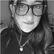 Lauranda che impartisce ripetizioni per elementari e medie di tutte le materie